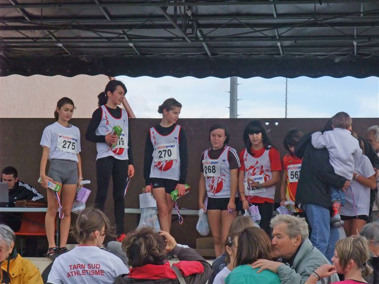 Alexia Vaissette, Emma Jougla, Léa Bouteille, Lisa Boueilh et Iman Romero sur le podium du cross Jean-Vidal 2010 à Lescure d'Albigeois