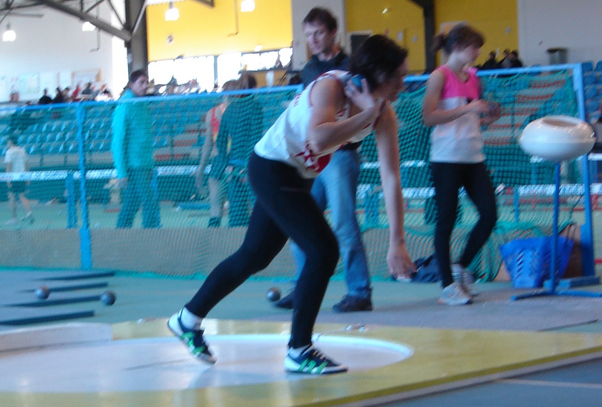 Shannon Izar aux lancer de poids de l'heptathlon aux Championnats du Languedoc-Roussillon en salle 2011 à Bompas