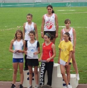 Clémence Riolet et Bertille Maurel sur le podium Benjamines de la finale régionale des Pointes d'Or 2011 à Albi