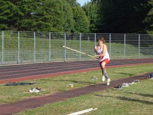 Damien Dubois au saut à la perche aux championnats Midi-Pyrénées d'épreuves combinées 2011 à Rodez