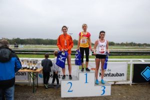 Emma Dupuy sur le podium du cross René Arcuset 2012 à Montauban