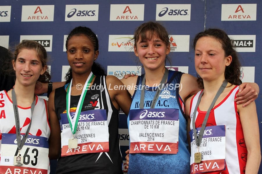 Julie Latger sur le podium des championnats de France de 10km 2014 à Valenciennes