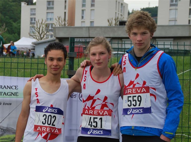 Christophe Yamnaine, Camille Defer et son frère Thomas aux championnats de France de courses en montagne 2014 à Chambon-Feugerolles