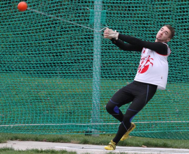 Thomas Loubat-Molinier au marteau des championnats de France Hivernaux Lancer Longs 2015 à Tours