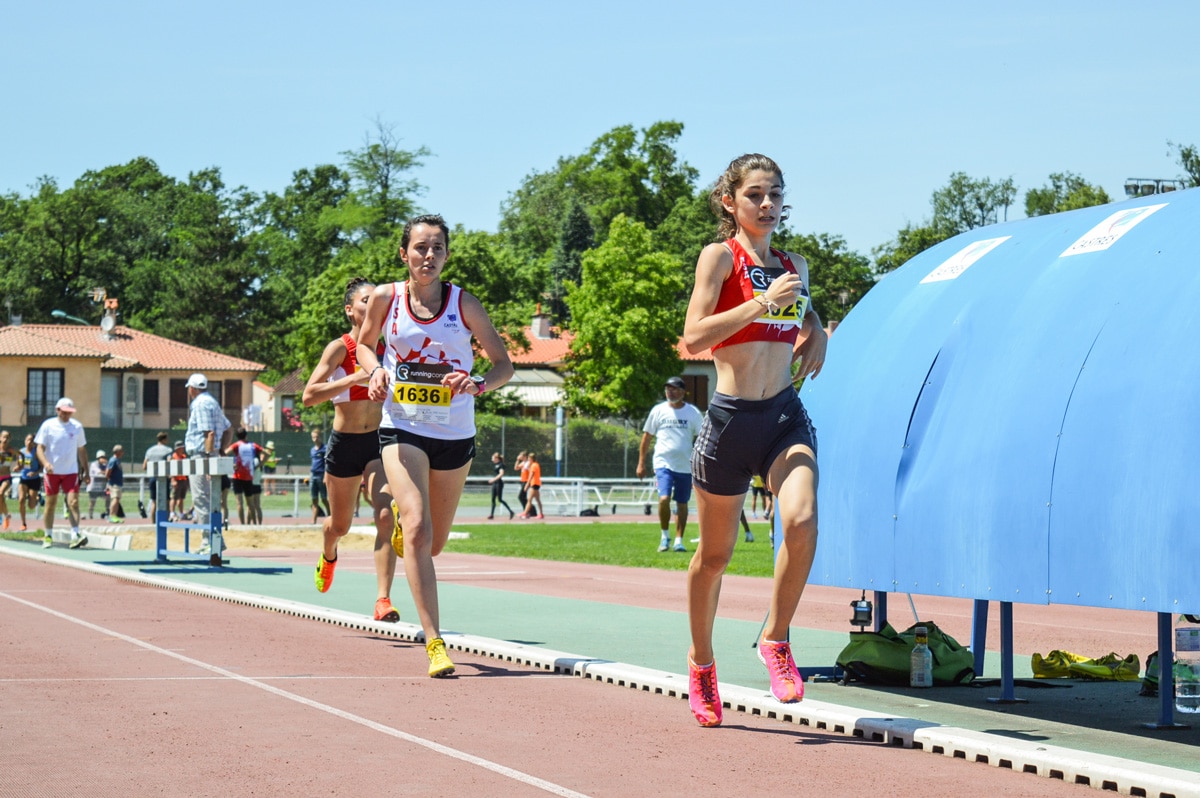 Emma Jougla et Alexia Vaissette sur 1500m aux Championnats Midi-Pyrénées 2015 à Castres