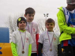 Podium des Poussins aux Championnats du Tarn de cross EA-PO 2016 à Saint-Juéry