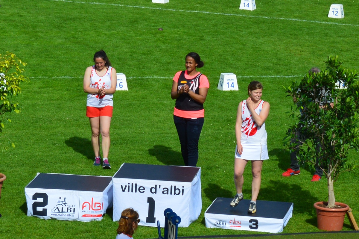 Sandrine GARDES et Ludivine RUFFEL sur le podium du marteau du meeting Music Jump 2016