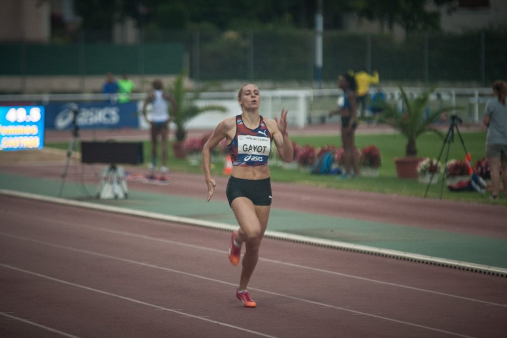 Marie Gayot dans la dernière ligne droite du 400m