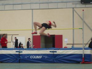 Delphine Cauquil au saut en hauteur lors du challenge Equip'Athlé Hivernal 2010 à Fronton