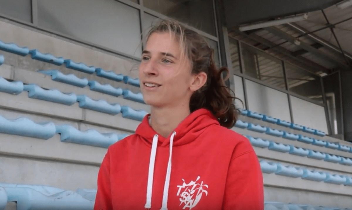 Julie LATGER en interview à Castres le 17 septembre avant son match hors-stade international 2016