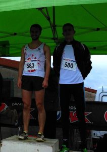 David Grand et Vincent Ferré sur le podium du cross "super court" masculin au cross Jean-Vidal 2016 à Lescure-d'Albigeois