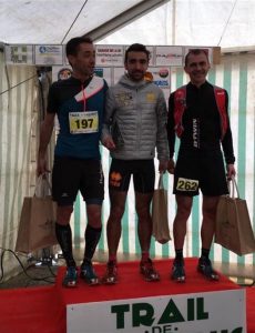 Benoit Galand (au centre) vainqueur du 27km au Trail de l'Aqueduc 2017 à Cours