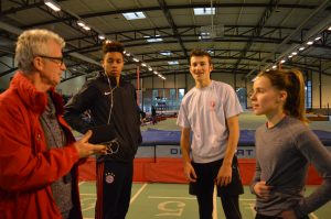JP coachant ses athlètes aux championnats d'Occitanie Espoirs-Elites en salle 2017 à Bompas