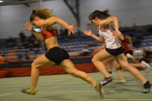 Sarah Teysseyre et Sophie Homps en finale du 60m aux championnats d'Occitanie cadets-juniors en salle 2017 à Bompas