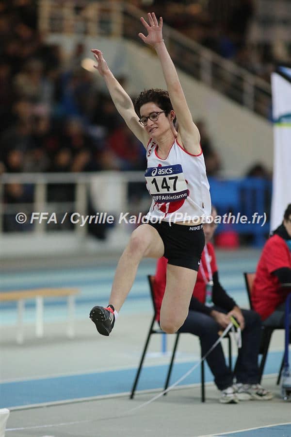 Fanny Mittou au saut en longueur lors des championnats de France Cadets-Juniors en salle 2017 à Nantes