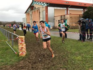 Flavien Szot allant chercher sa qualification pour les France aux championnats d'Occitanie de cross 2017 à Saint-Juéry