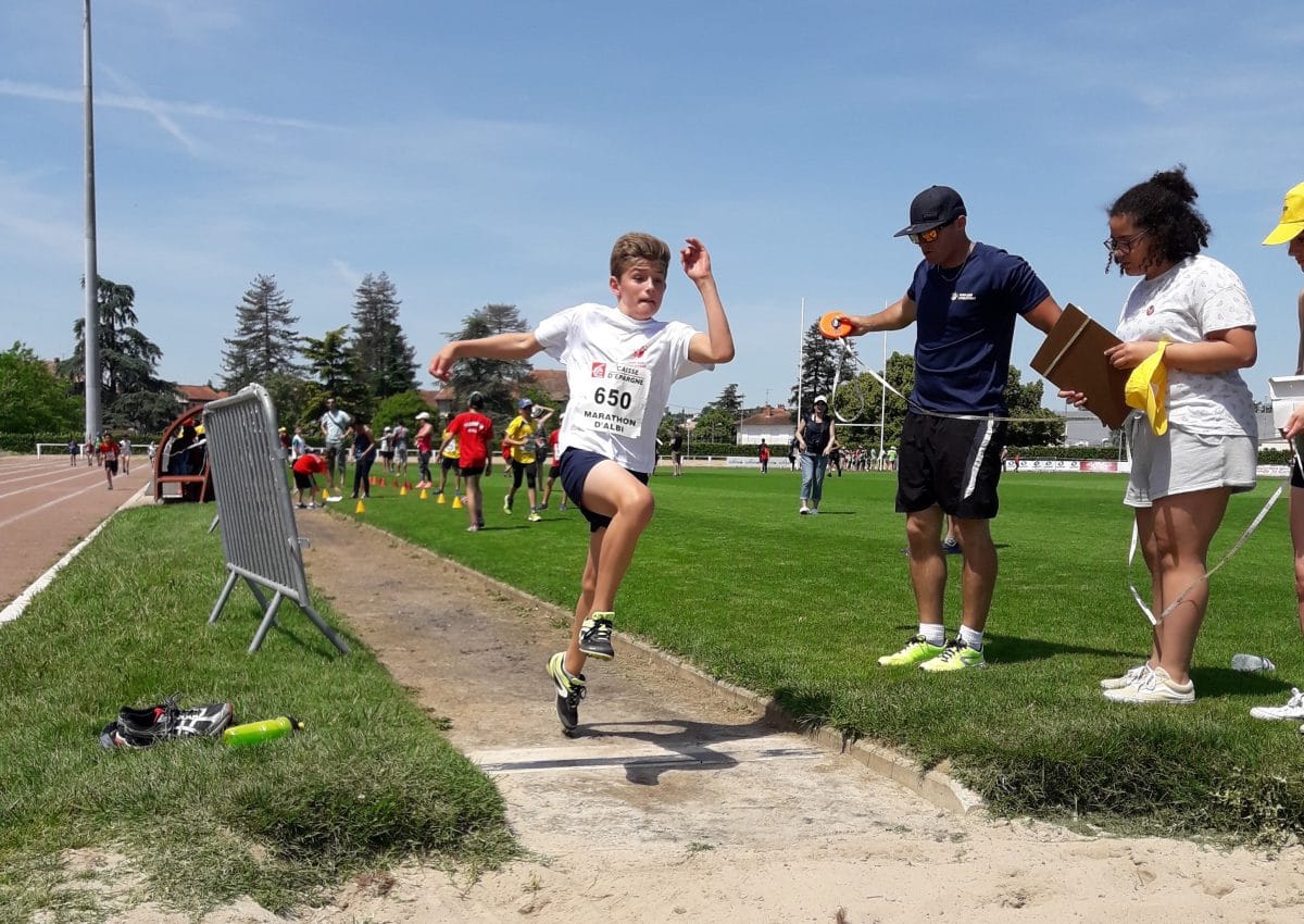 Saut en longueur lors de la 5ème journée du challenge départemental 2017 des poussins à Graulhet