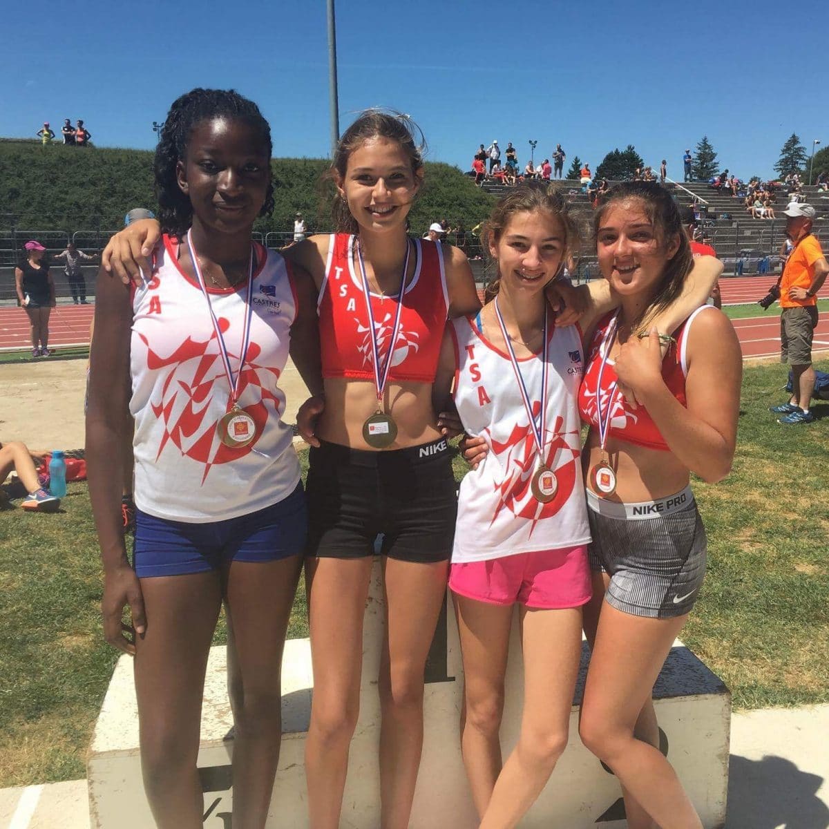 Les minimes filles du TSA en bronze sur relais 8228 aux championnats d'Occitanie sur piste 2017 à Rodez