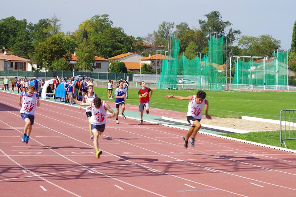 Les minimes garçons sur le sprint aux tour automnal des Équip'Athlé 2017 à Castres