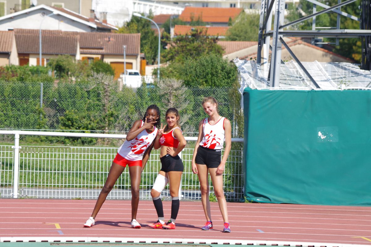 Aurore, Margaux et Isis avant le relais du challenge Équip'Athlé automnal 2017 à Castres