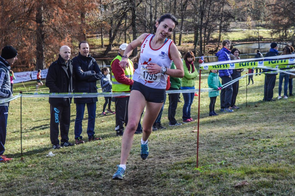 Alexia Vaissette s'arrache pour la victoire en espoir au cross Hubert André 2017 à Carmaux