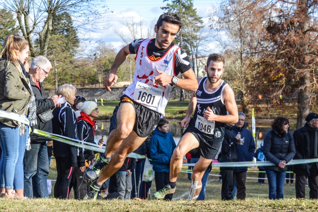 Benoit Galand en plein effort pour rester dans le top 10 de la course des As au cross Hubert André 2017 à Carmaux