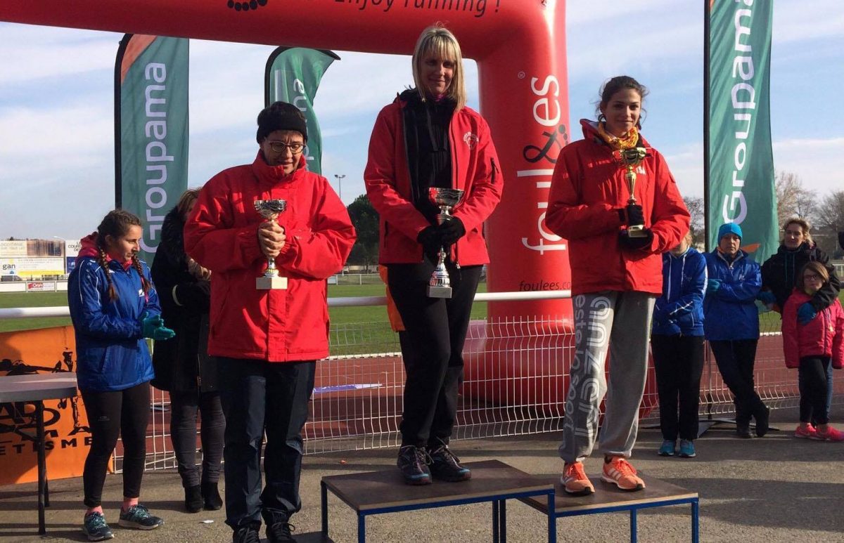 Clara Chamayou (à droite) et Armelle Tocon (à gauche) sur le podium du 3000m marche au Balmarche 2017