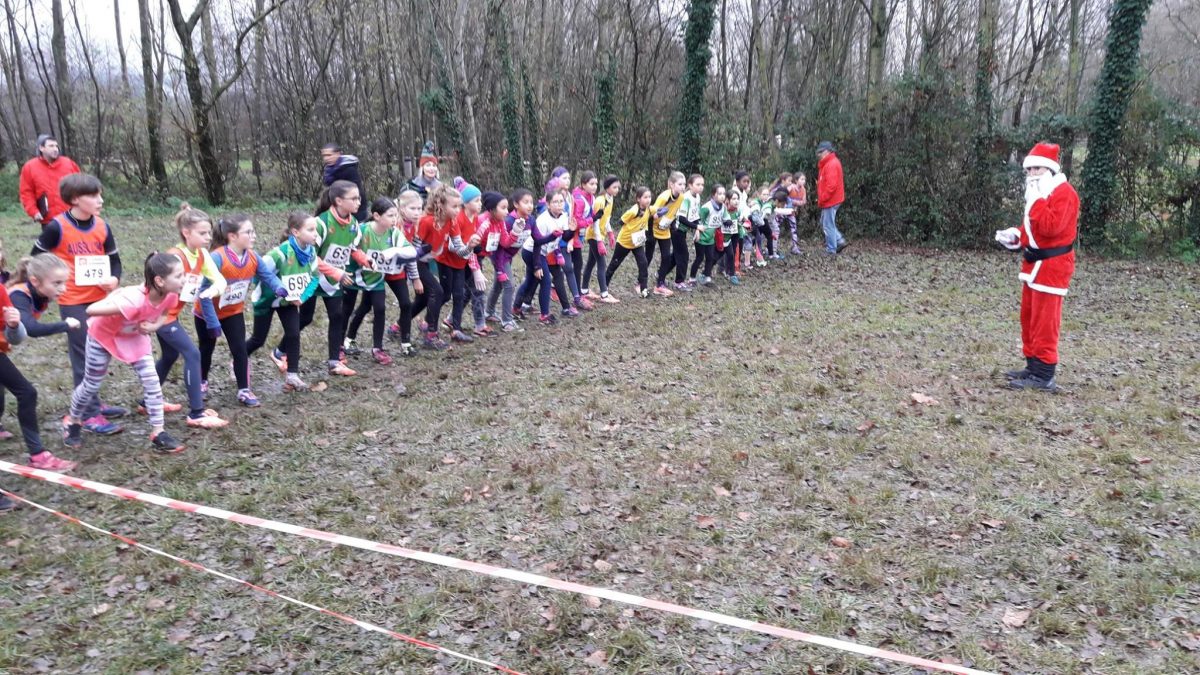 Départ des poussines au cross Guillaume Gomez 2017 à Payrin-Augmontel