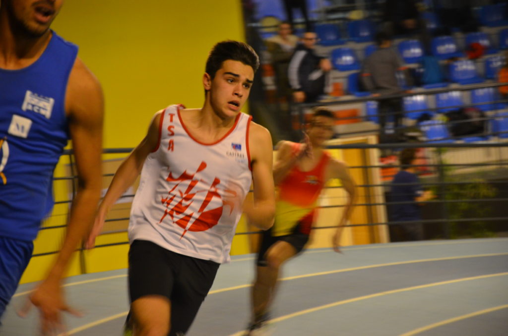 Anthony Velasco sur 200m lors du meeting indoor 2017 de Bompas