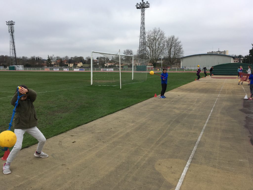 Entrainement Poussin de lancer du Castres Athlétisme