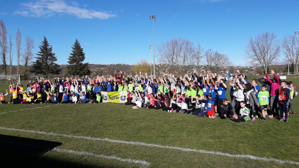 Photo de groupe aux championnats du Tarn Eveils Athlé-Poussins de cross 2018 à Saint-Juéry