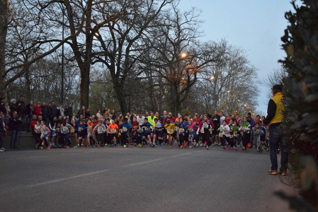 Départ de la course des Éveils Athlé au 10km de Castres 2018