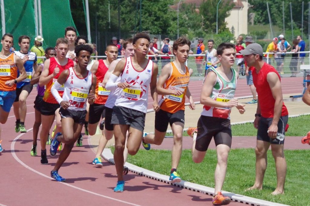 Baptiste Dieudé suivant Léo Nocaudie au 800m lors de la finale interclubs 2018 à Castres