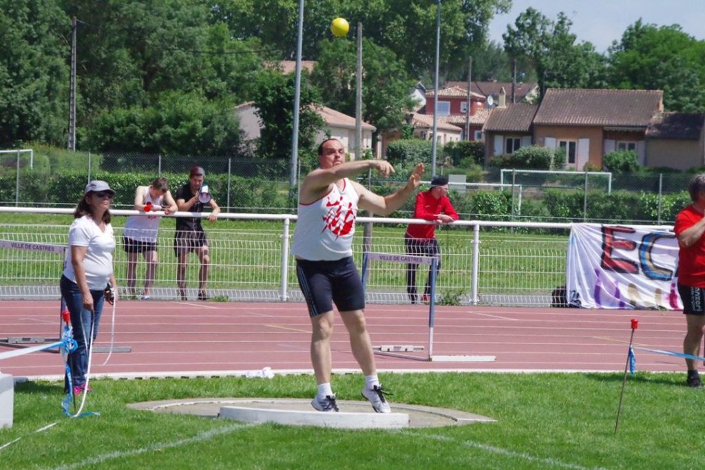 Eric Albert aussi à l'aise au lancer de poids que derrière un ordinateur lors de la finale interclubs 2018 à Castres