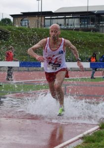 Patrice Vieu améliorant le record du Tarn Master du 3000m Steeple au 1er tour des interclubs 2018 à Rodez