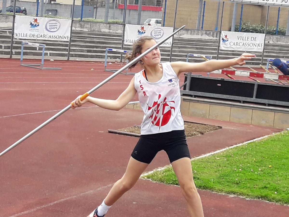 Anna Mayar au lancer de javelot lors des championnats de secteur d'Occitanie des Pointes d'Or 2018 à Carcassonne