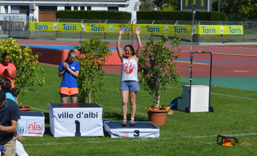 Sandrine Gardes sur le podium du marteau féminin au meeting Music Jump 2018 à Albi