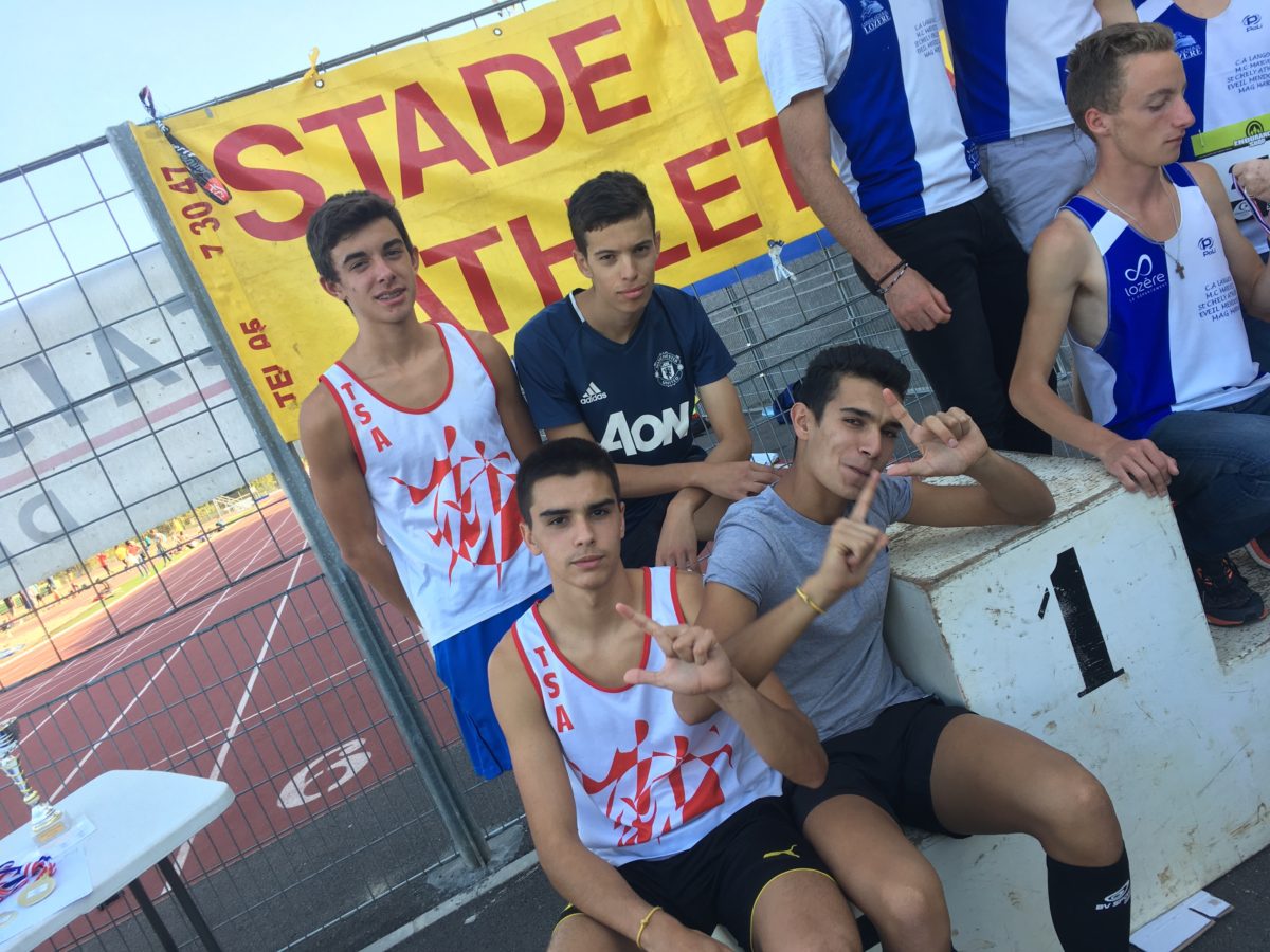 Les cadets sur le podium du relais 4x1000m à la coupe régionale des spécialités 2018 à Rodez