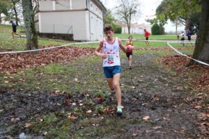 Antoine Lapene sur le course des benjamins au cross Hubert André 2018 à Blaye-les-Mines