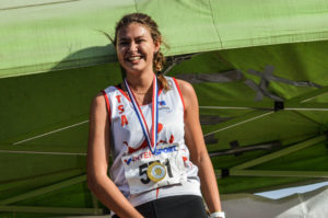 Caroline Laroche sur le podium de la course des cadettes au cross Jean Vidal 2018 à Lescure-d'Albigeois