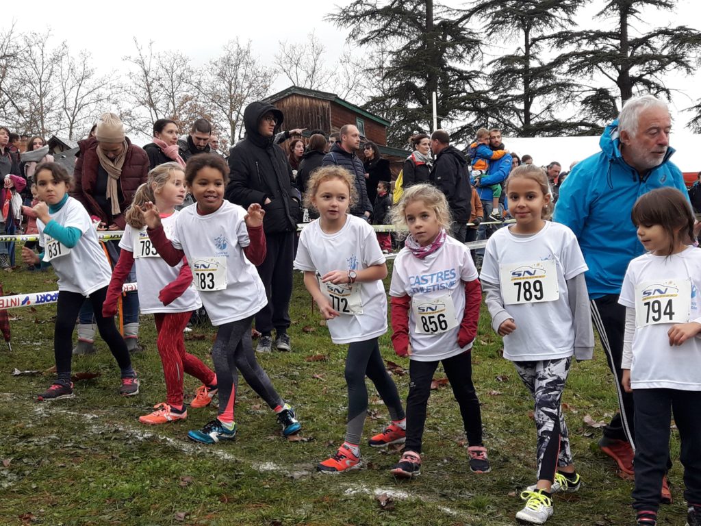 Les éveils athlé féminins du Castres Athlétisme au départ du cross Hubert André 2018 à Blaye-les-Mines