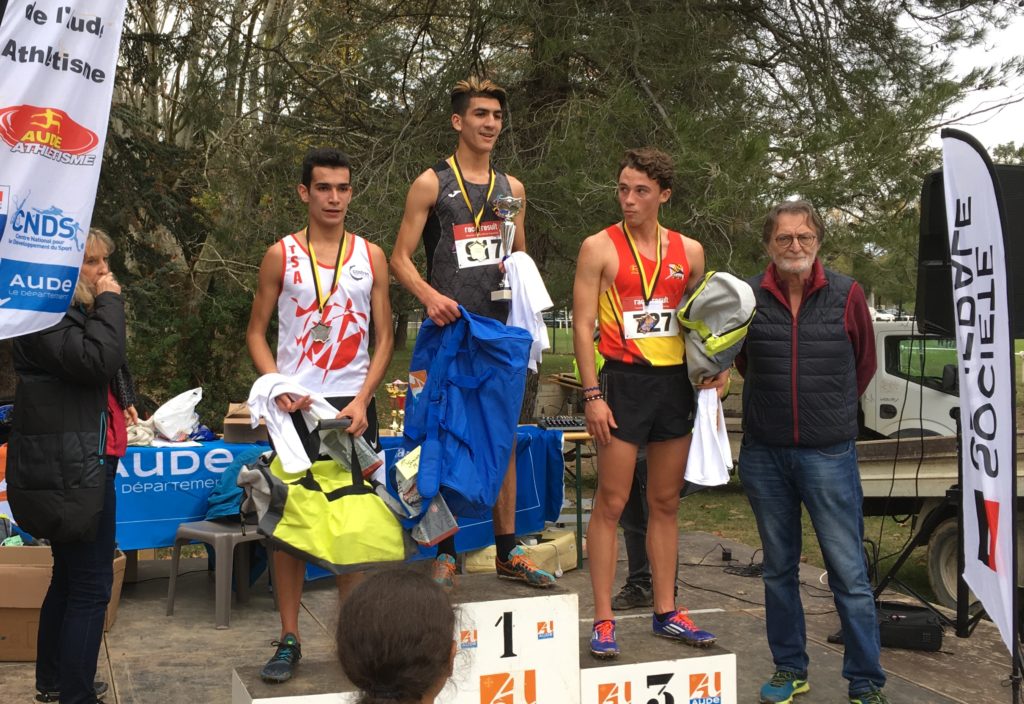 Flavien Szot sur le podium de la course des juniors au cross de la Cité 2018 à Carcassonne