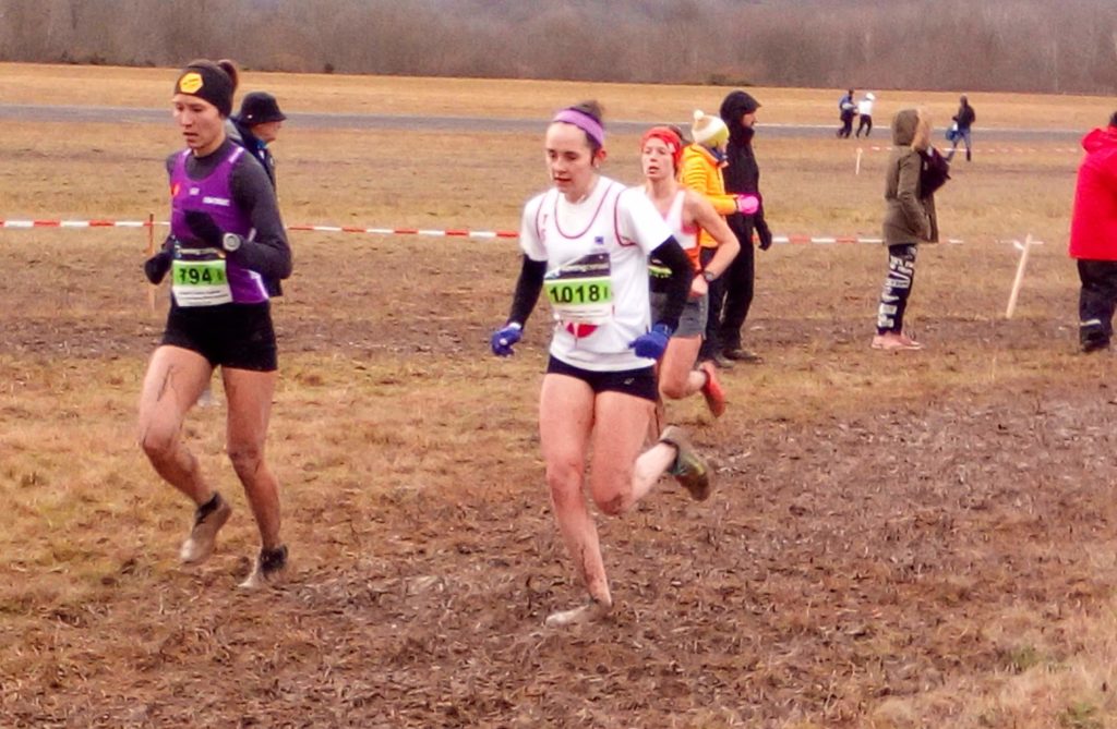 Alexia Vaissette au quart de finale des championnats de France de cross 2019 à Saint-Girons