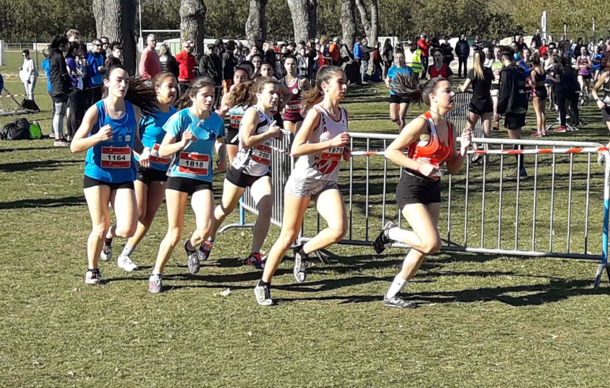 Elodie Sanchez sur la course des cadettes aux championnats d'Occitanie de cross 2019 à Caussade