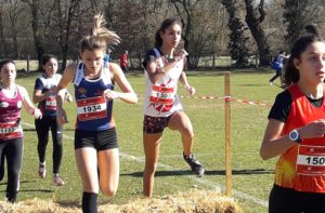 Léa Colom sur la course des minimes féminins aux championnats d'Occitanie de cross 2019 à Caussade