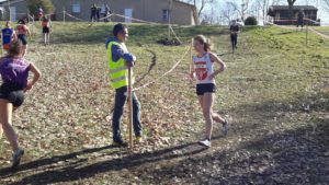 Mathilde Bastoul dans la course des juniors féminins aux championnats d'Occitanie de cross 2019 à Caussade