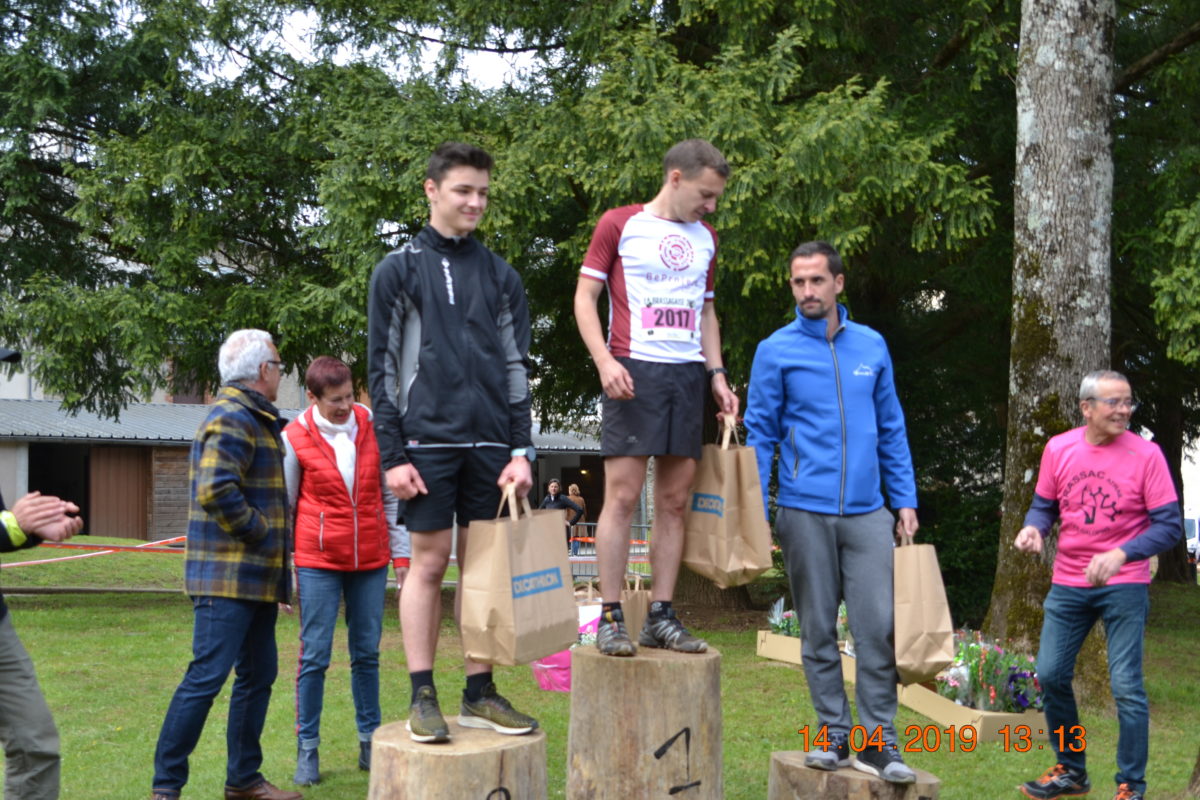 Enzo Teysseyre sur le podium junior du BrassacATrail 2019 à Brassac