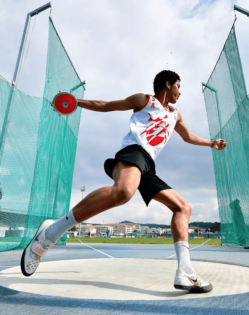 Samuel Conjungo au lancer du disque cadet aux championnats de France hivernaux de lancers longs 2023 à Salon-de-Provence