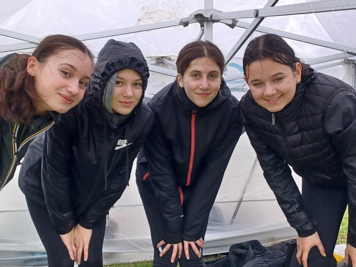 Les cadettes du TSA aux championnats de France de cross 2023 à Carhaix